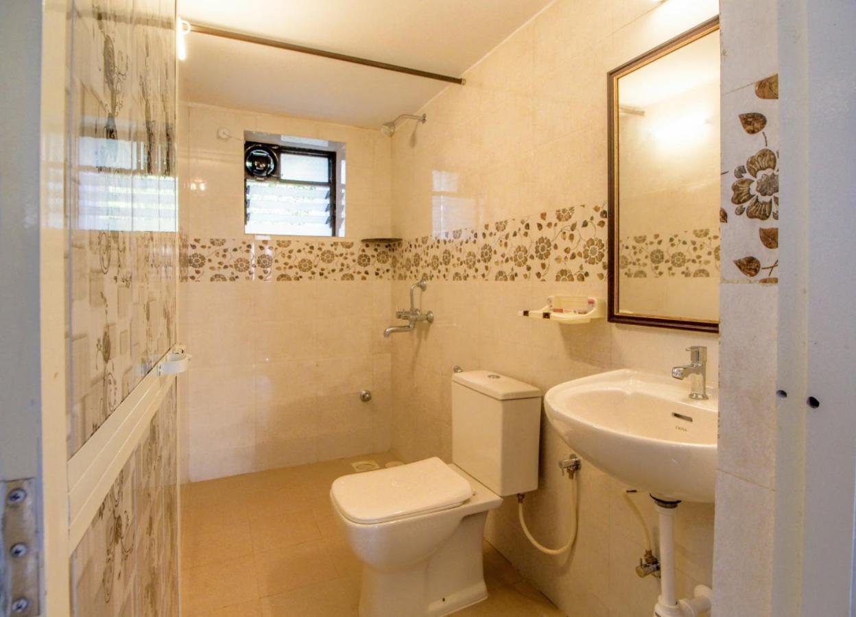 Monteiro Towers Hotel Candolim Exterior photo