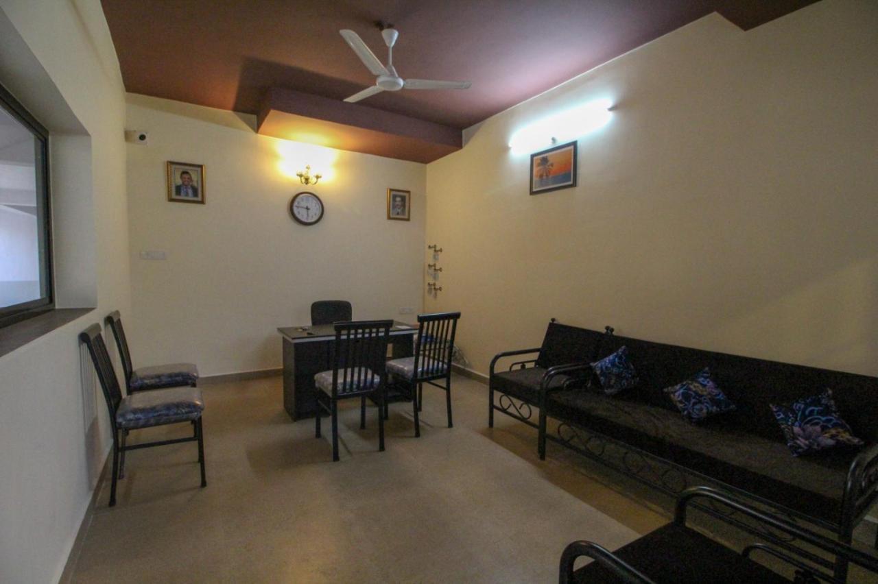 Monteiro Towers Hotel Candolim Exterior photo